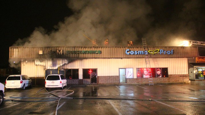 A fire in Evansville brings more than a half dozen EFD units to an electronics store. According to Evansville dispatch, the fire on Covert Avenue was called in at 11:20 Tuesday night. No one was inside either B & M electronics or CosmoProf, the two businesses inside the building.