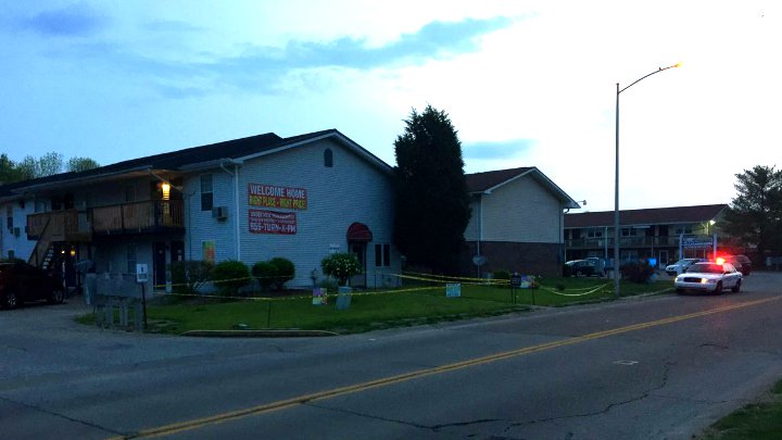 Evansville Police responded just before 4:30 on Thursday morning to a shots fired call in the 4400 block of Spring Valley Road at the Ohio Valley Apartments. Police have just released the scene, saying that one person has been taken to the hospital with non-life-threatening injuries.