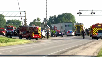 State Police are evacuating homes in the immediate area of a 2 truck collision that caused a hydrochloric acid chemical leak in Tipton County. The evacuation of homes in the area was caused by wind blowing the leaked gas.   