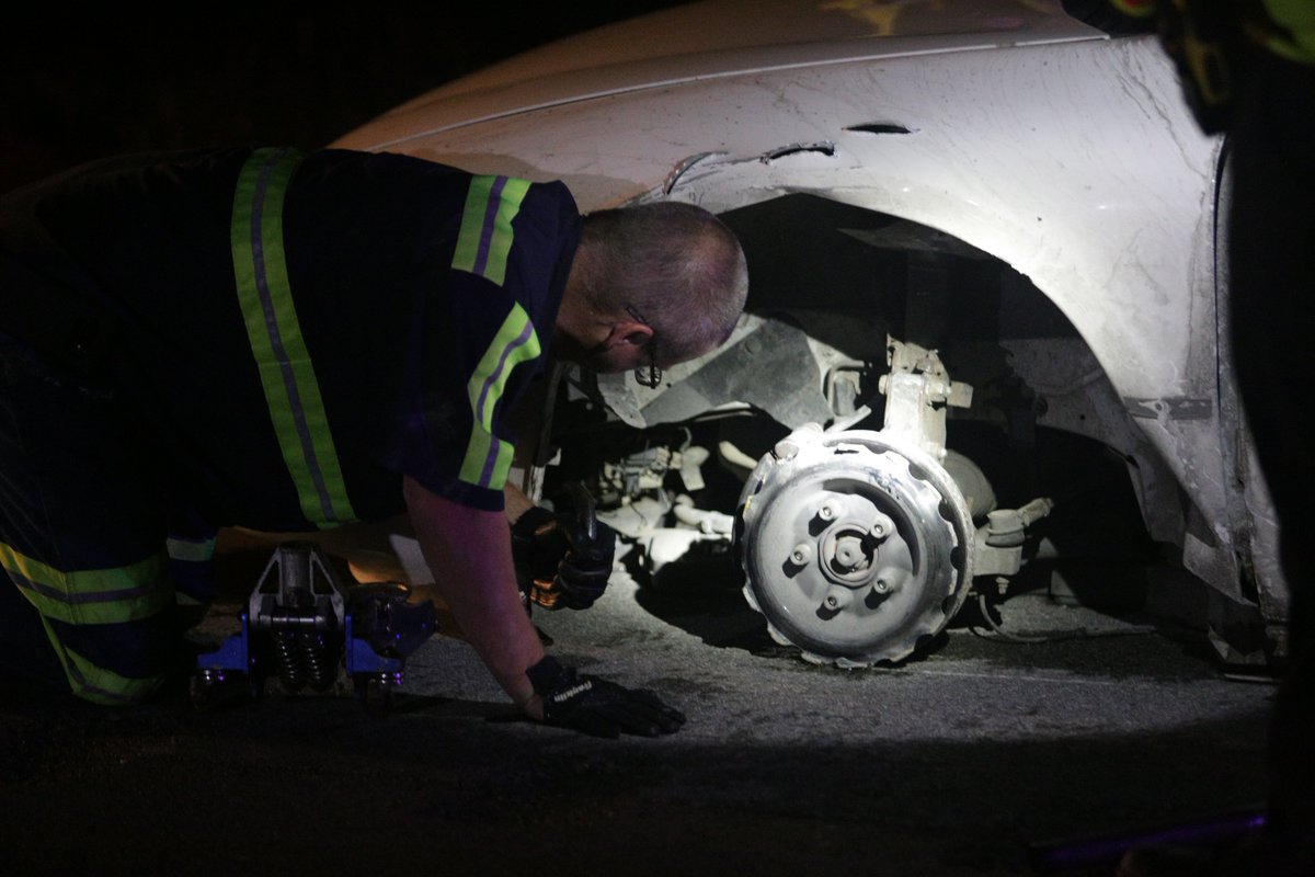 A chase in Henderson County ended this morning after starting in Evansville. VCSO recognized a man from a previous chase recently and say he rammed a cruiser before speeding off. HPD joined and the chase made its way to Corydon, where the driver stopped after losing three tires.   