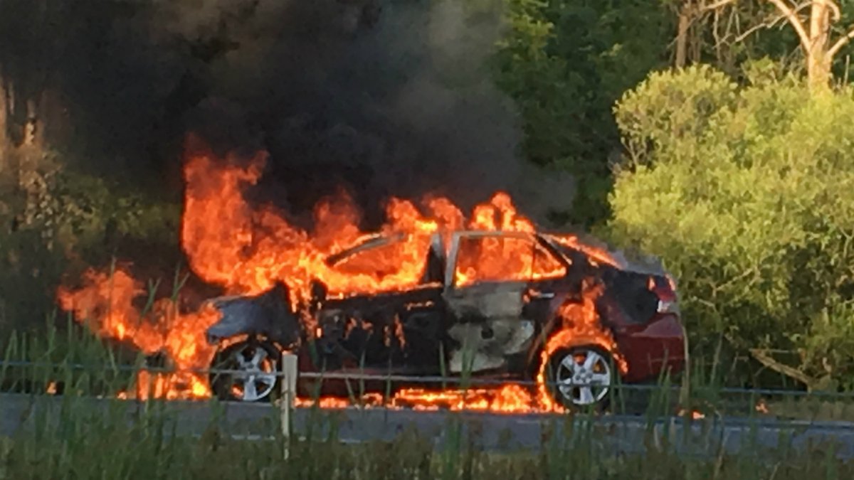 Car fire closes all lanes of SB I-65 near 71st Street on Indy's northwest side    