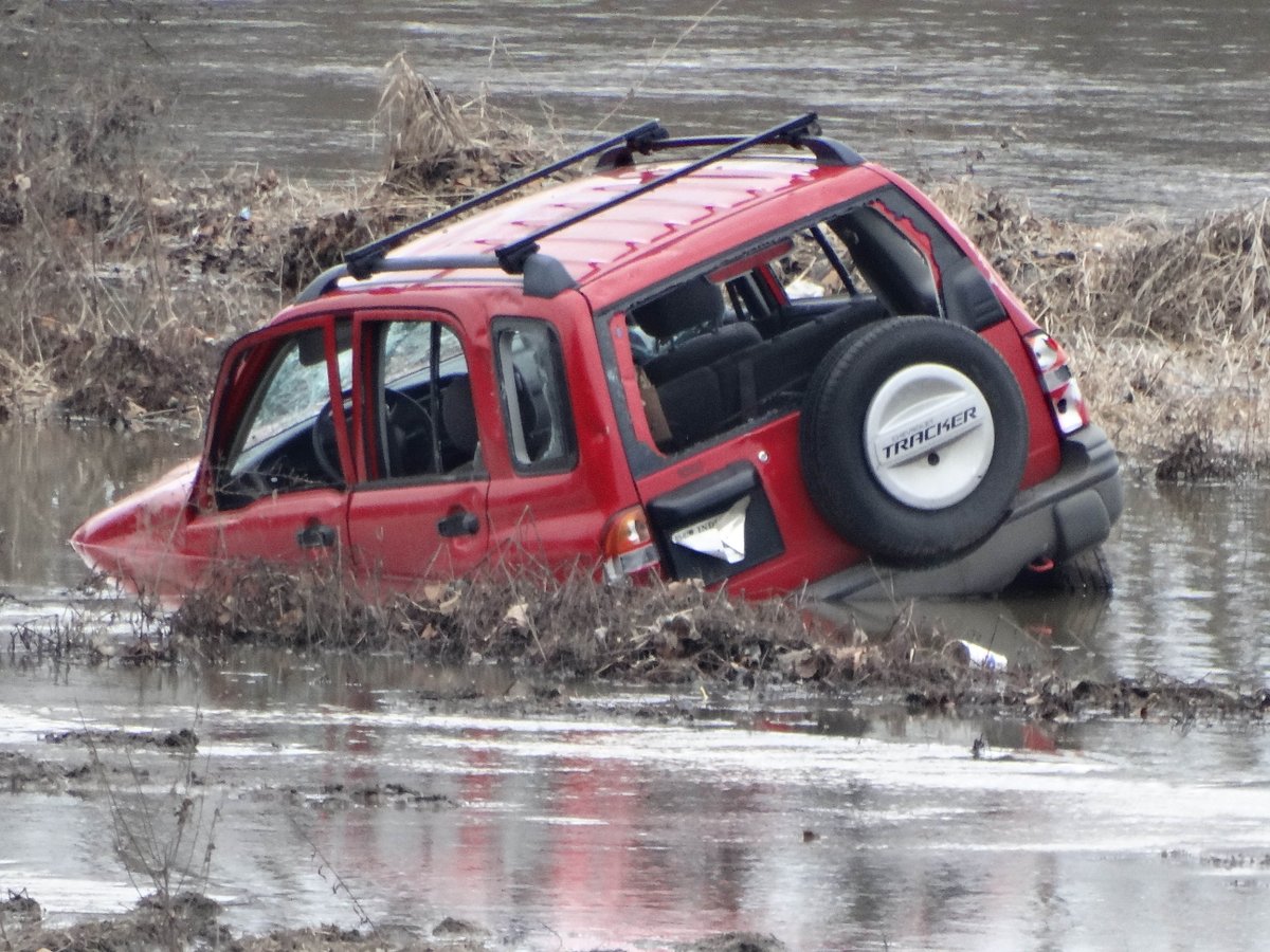 SUV in the WHITE RIVER: IFD & IMPD are on the banks of the White River near Harding and Raymond after a red suv was found near the south bank. No word yet if there are any injuries, crews are still checking the vehicle 