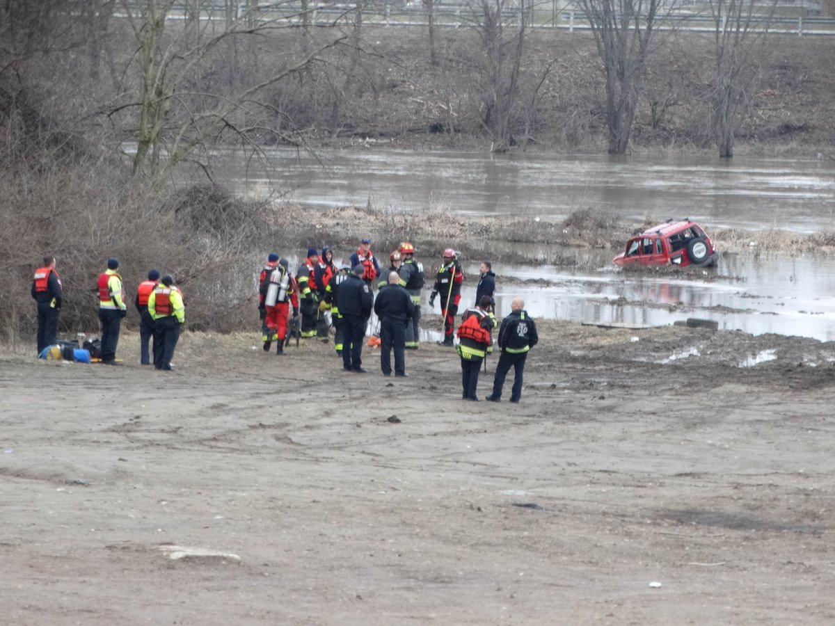 SUV in the WHITE RIVER: IFD & IMPD are on the banks of the White River near Harding and Raymond after a red suv was found near the south bank. No word yet if there are any injuries, crews are still checking the vehicle 