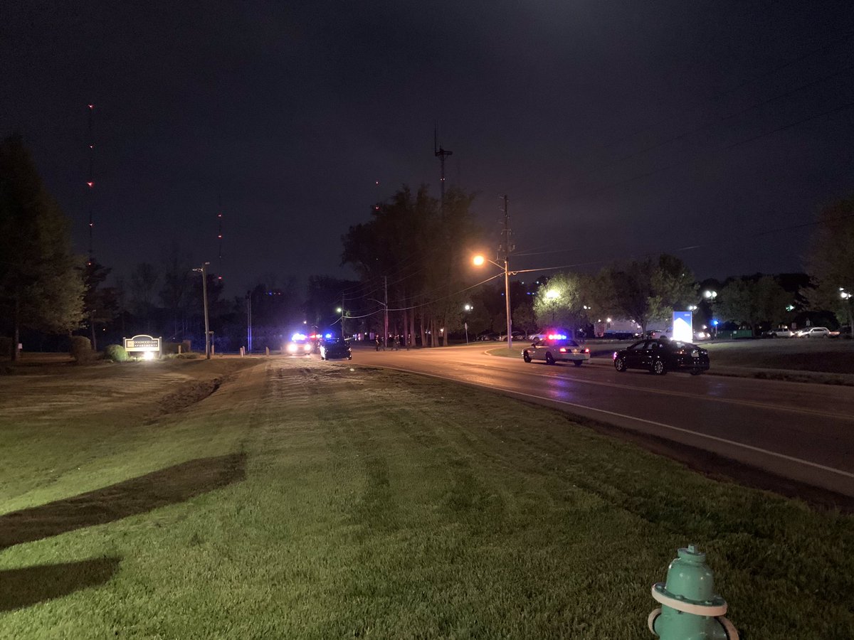 Police announce a 2nd police shooting in less than 8 hours in Indianapolis. Shot fired around 1:30a in Dogwood Glen Apts just north of 79th & Township Line Road.