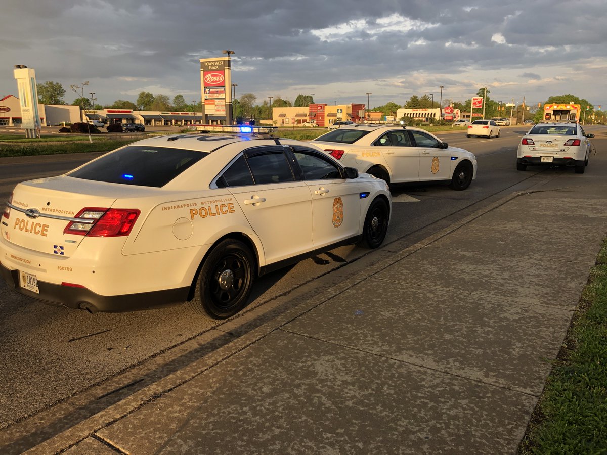 2 people stabbed this morning at 2 different scenes: IMPD conforms 2 people are in critical condition after being stabbed on 2 different sides of town before 7 am. 1 was on 38th St near Moller, the other off of College north of 86th (pics from 38th). 