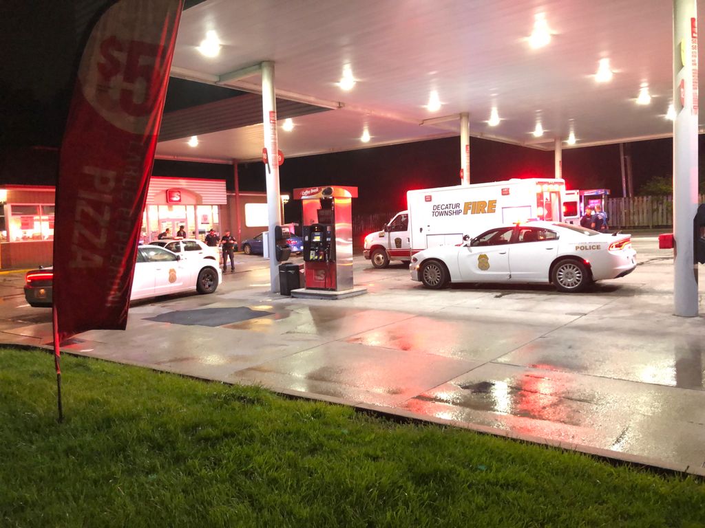 IMPD confirms a man arrived at a gas station on Kentucky Ave near I-465 with  a GSW to his hand around 3:30 this morning. Medics took him to the hospital (he was awake & breathing), and officers are trying to find out what happened.