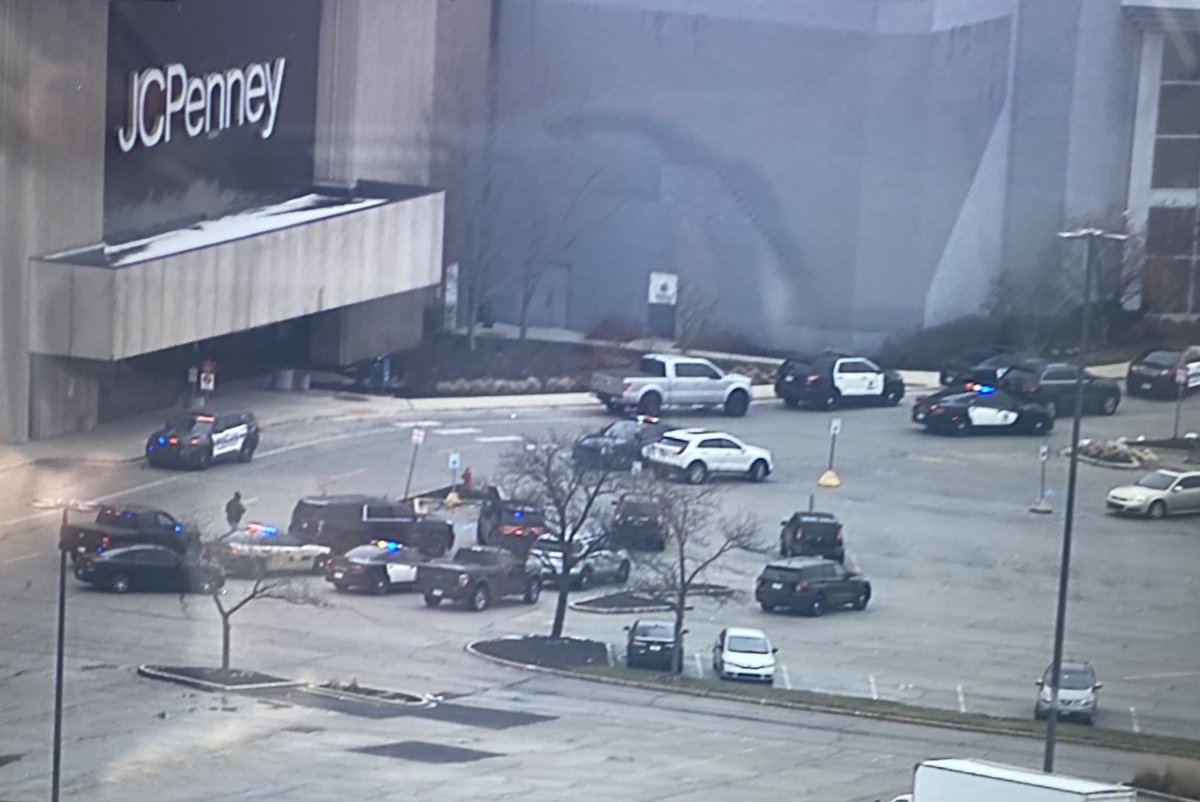 Police say there is no active shooter, no gunshot victims, & no danger to the public. They are clearing the mall out of an abundance of caution after getting calls reporting shots fired