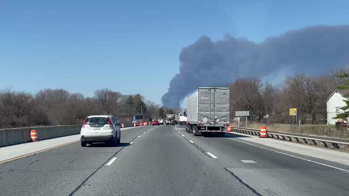 Plainfield fire officials confirm a fire at the Walmart distribution center. Here's how the smoke looks from 465 on the southwest side