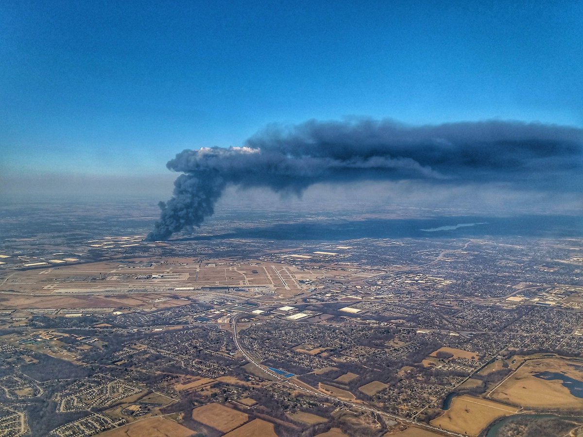 check out this view from an incoming flight of the Walmart distribution fire outside of Indianapolis