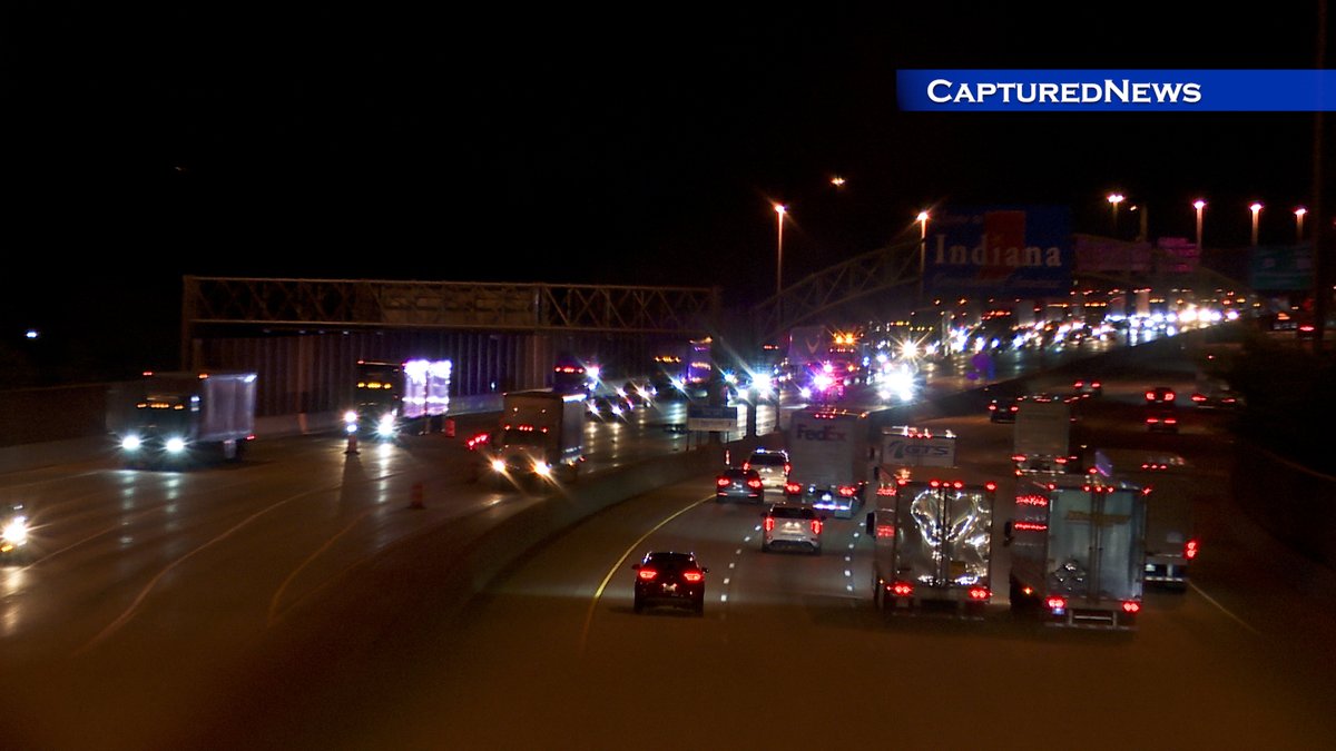 Hammond, IN: @IndStatePolice investigate a fatal traffic accident, westbound 80/94 near the Stateline late Monday night 