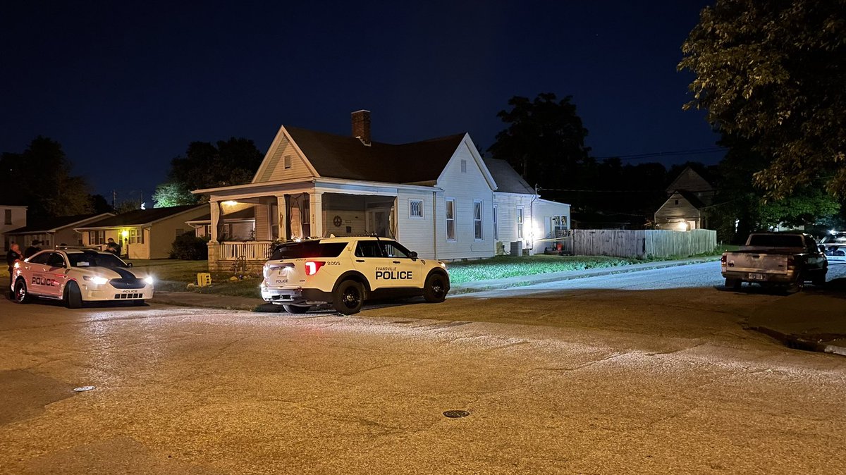 Shooting 800 block of Line Street. @EvansvillePD on scene. One person shot and later died. Looking for suspects