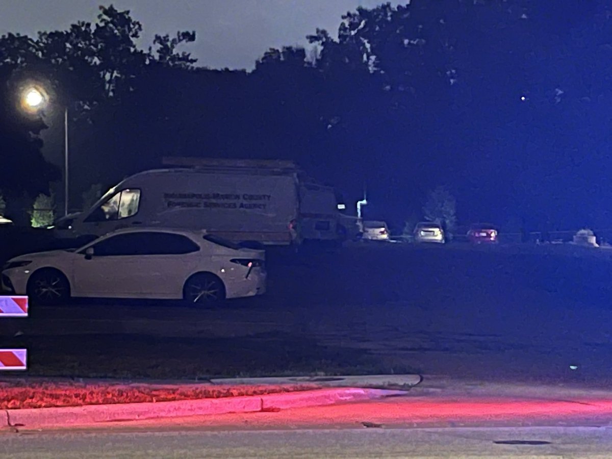 @BeechGrovePD are still on scene investigating a shooting that left one dead and three injured Sunday night at Don Challis Park.