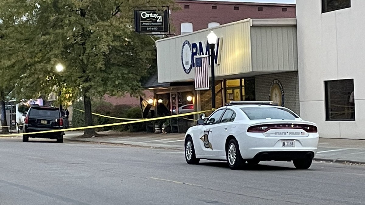 An officer involved shooting according to @ISPEvansville in Tell City overnight. The suspect is dead. All officers are OK.  
