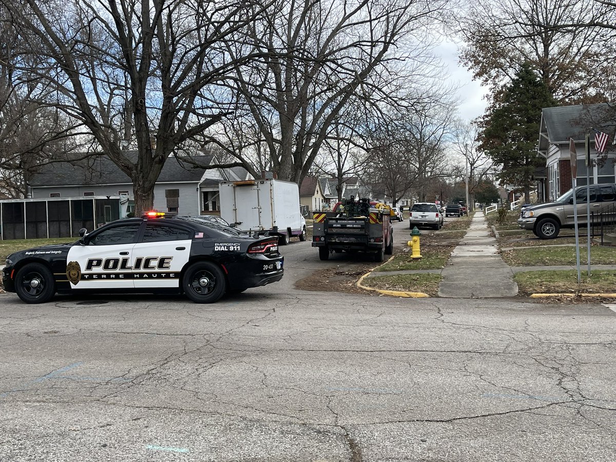Scene at a possible stabbing/shooting on the 1600 block of 1st Avenue in Terre Haute. Some law enforcement have left the scene. Waiting to hear more @WTHITV