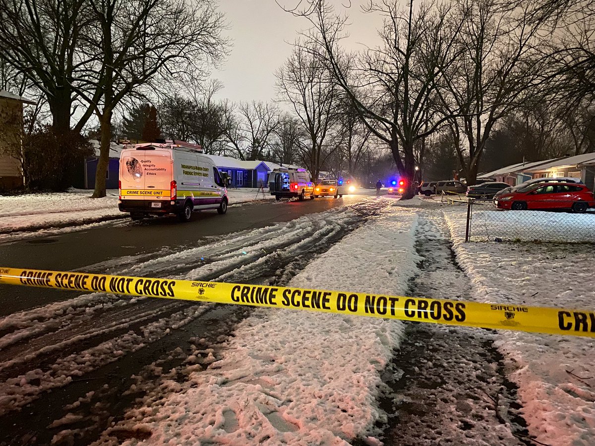 @IMPDnews is on the scene of a death investigation on Indy's far east side.   This all started around 12:30 this morning. Now, one man is dead, according to Metro Police.