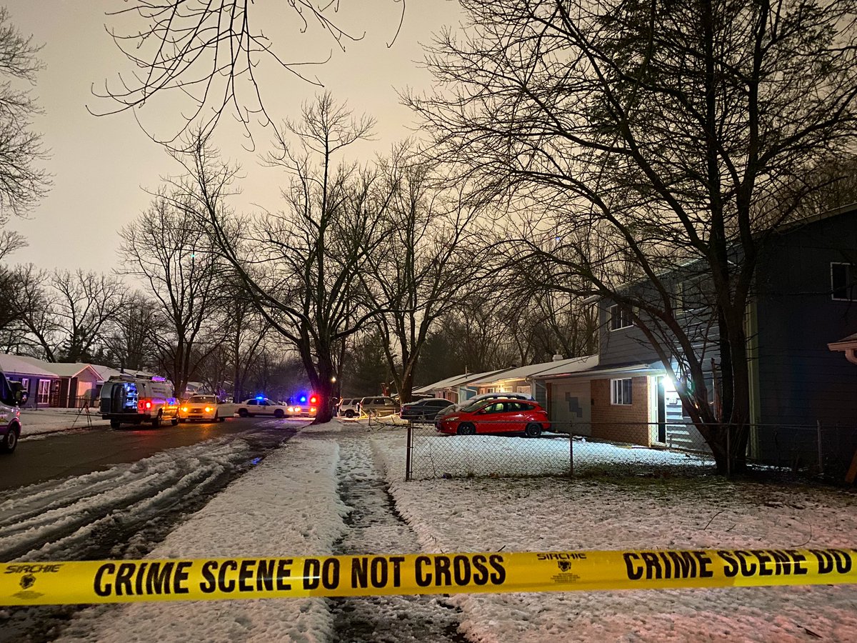 @IMPDnews is on the scene of a death investigation on Indy's far east side.   This all started around 12:30 this morning. Now, one man is dead, according to Metro Police.  