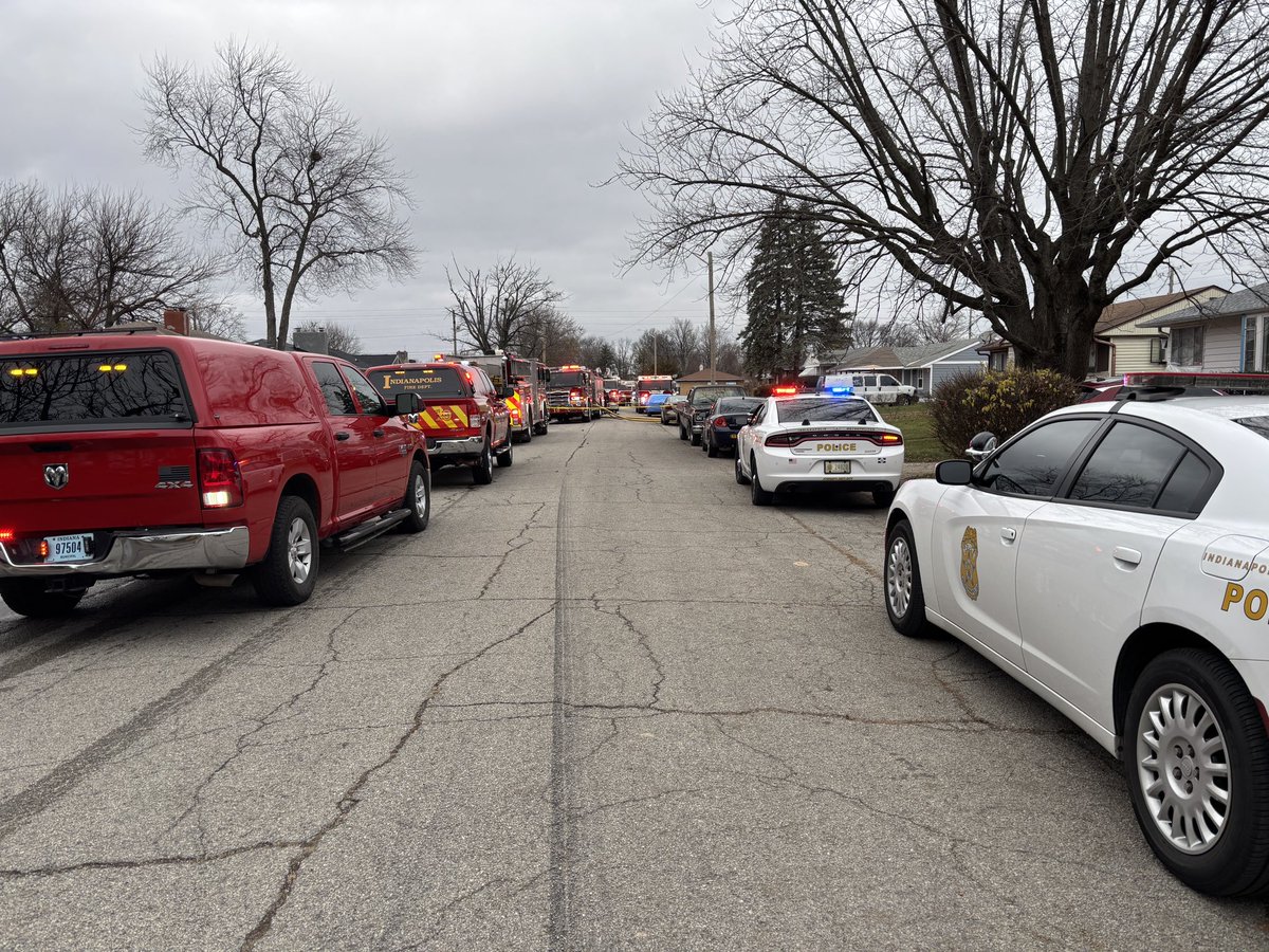 Confirmed double shooting and fire on Indy’s east side. Metro Police tell one person is dead, one is in critical condition. This is the scene on Audubon Road, near 38th and North Arlington Avenue.IMPD and Indianapolis Fire are on scene 